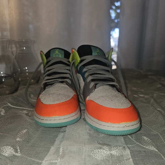 Custom Nike Air Jordan 1 mid size 7Y - Picture 2 of 14